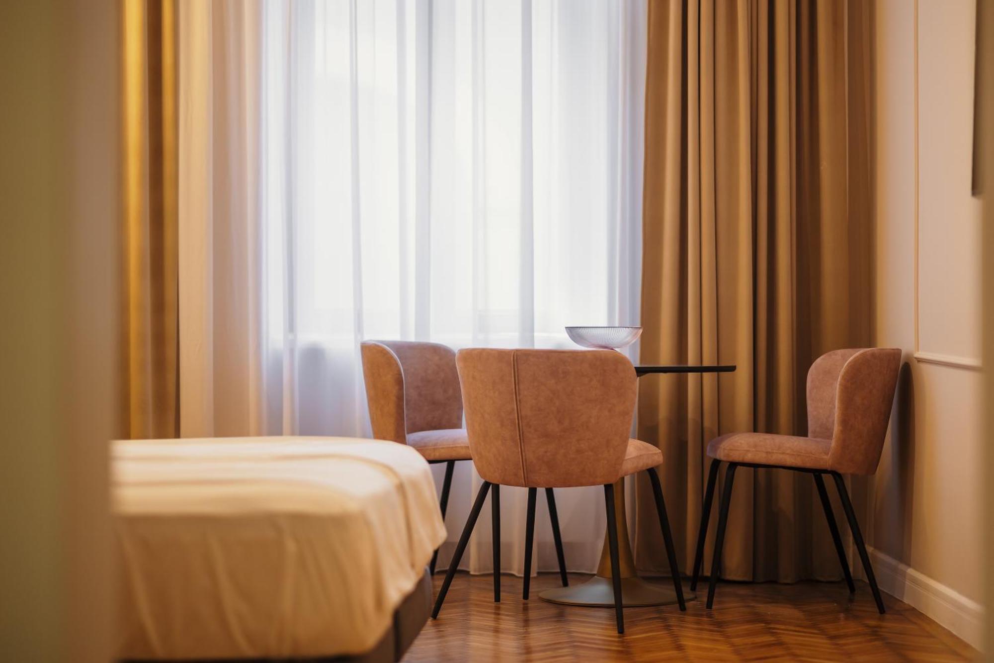 Bloom Downtown Suites Cluj Napoca Bagian luar foto