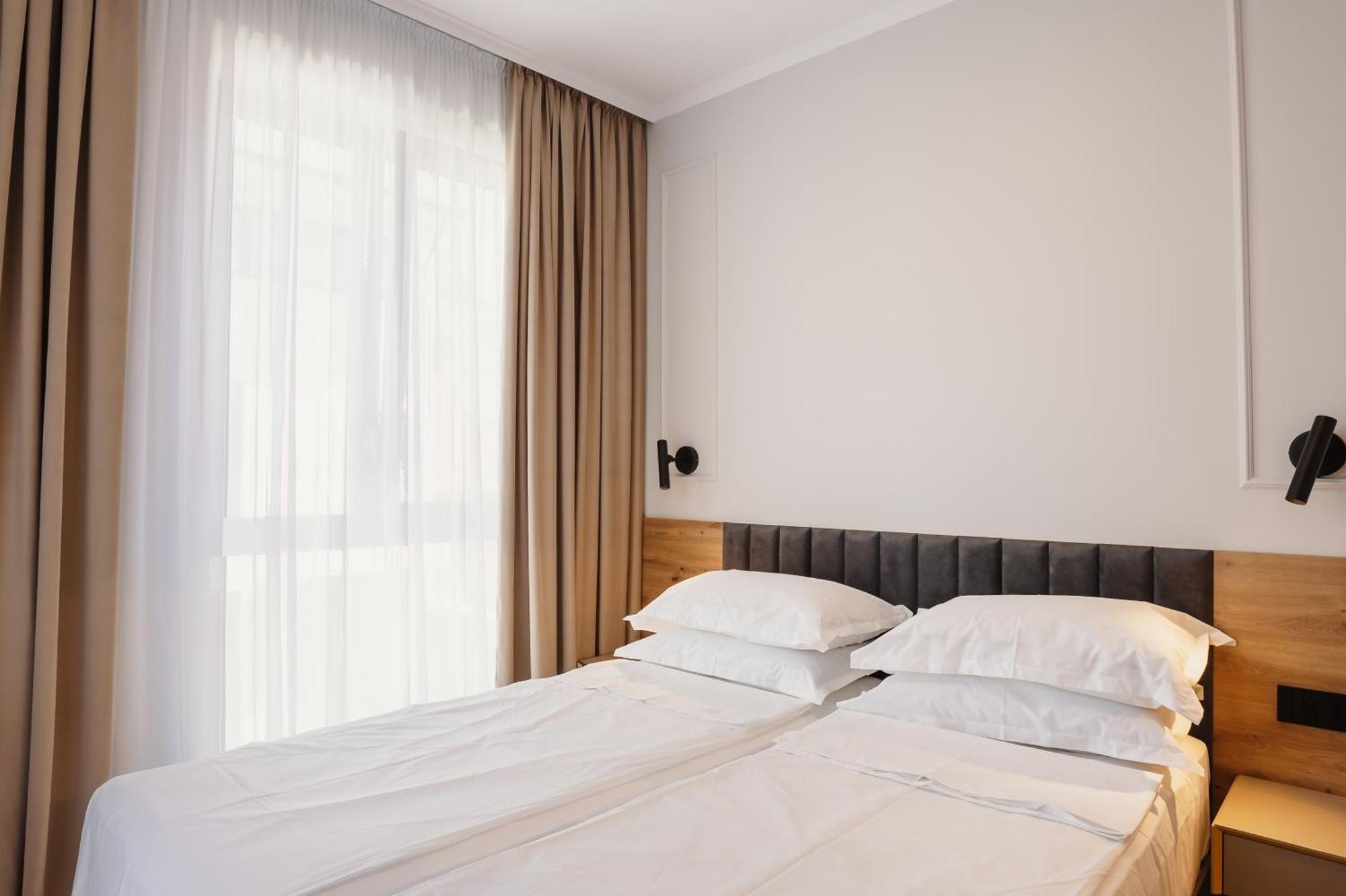 Bloom Downtown Suites Cluj Napoca Bagian luar foto