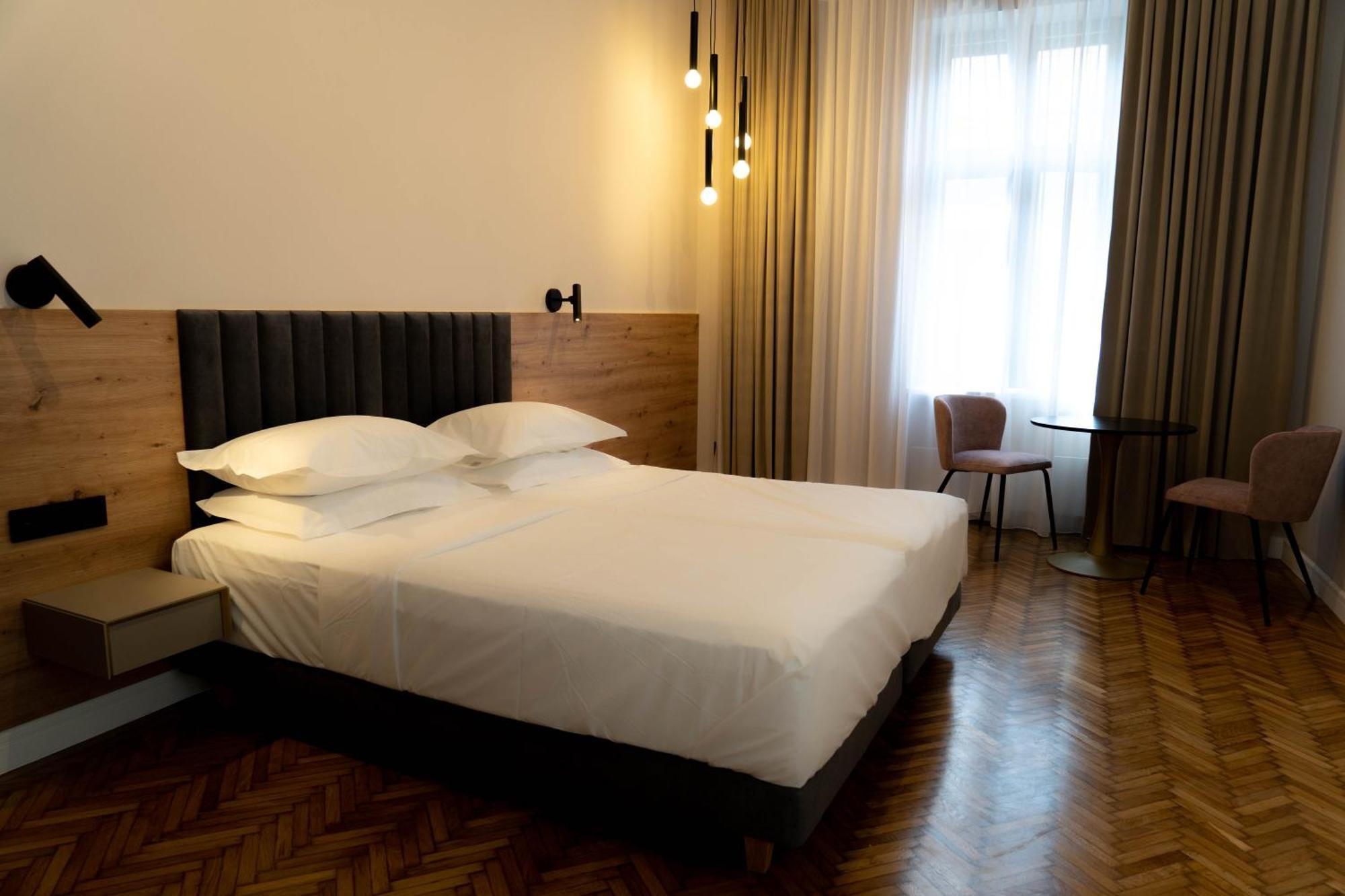 Bloom Downtown Suites Cluj Napoca Bagian luar foto