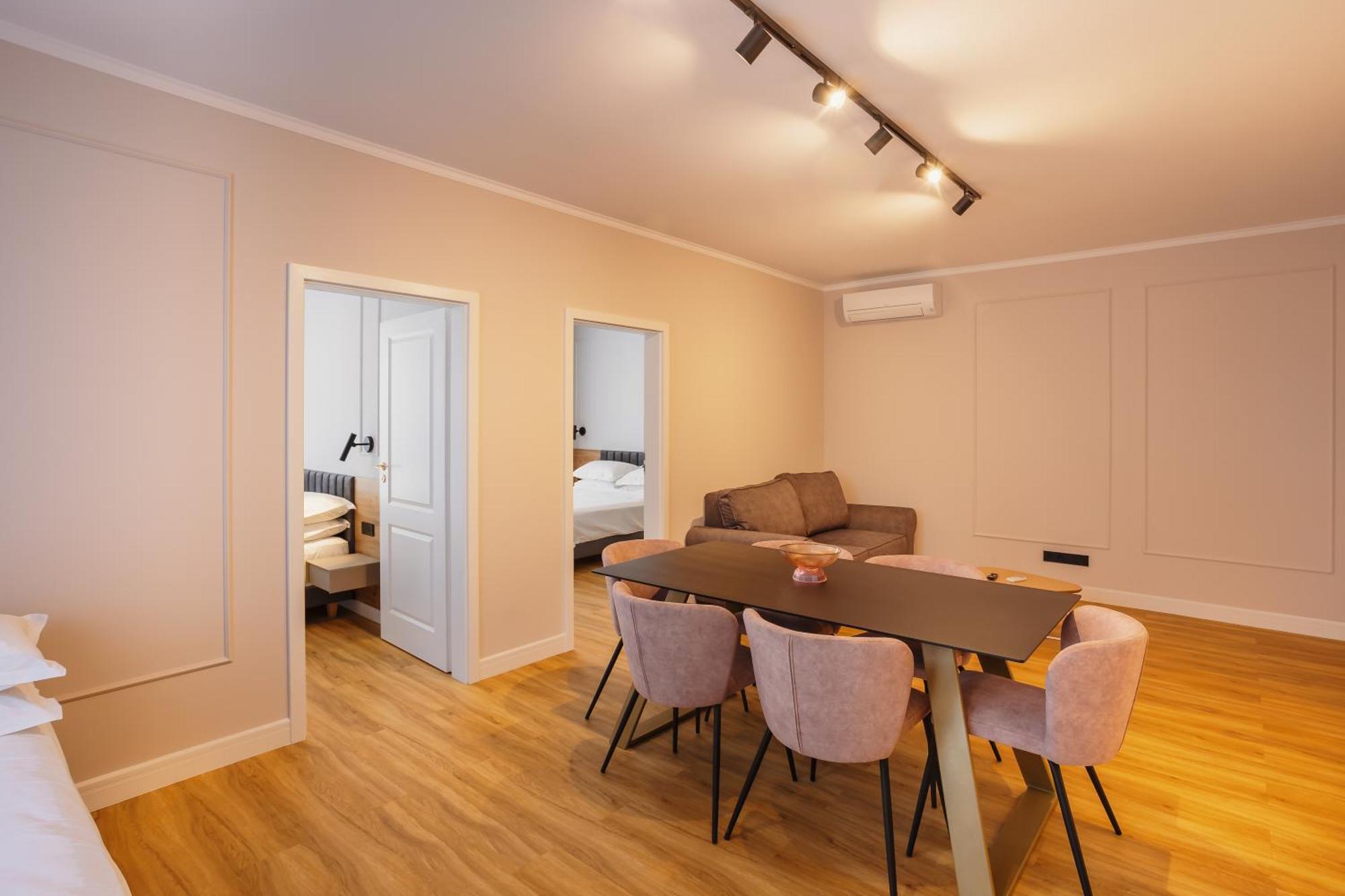 Bloom Downtown Suites Cluj Napoca Bagian luar foto