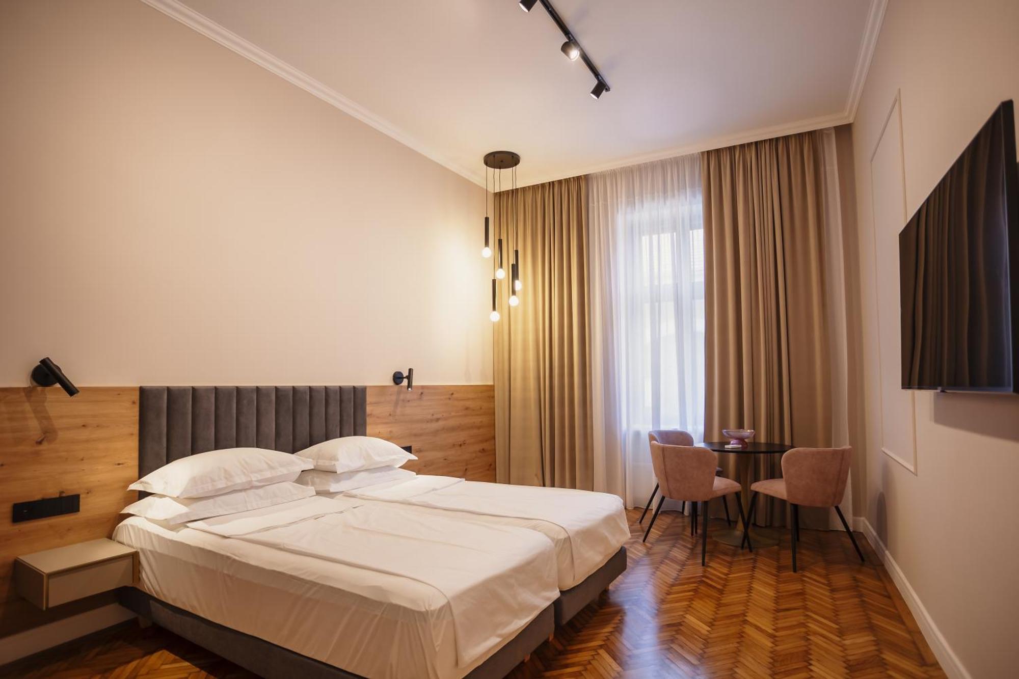 Bloom Downtown Suites Cluj Napoca Bagian luar foto