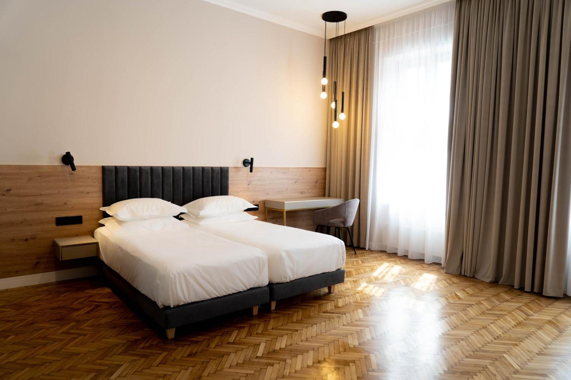 Bloom Downtown Suites Cluj Napoca Bagian luar foto
