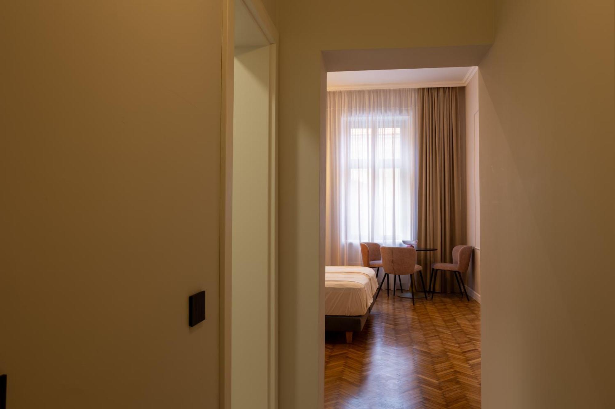Bloom Downtown Suites Cluj Napoca Bagian luar foto