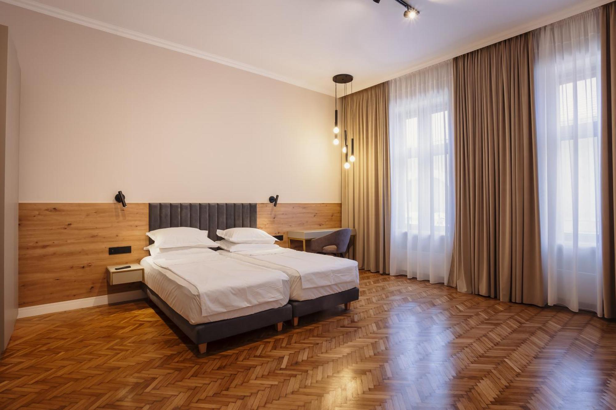 Bloom Downtown Suites Cluj Napoca Bagian luar foto