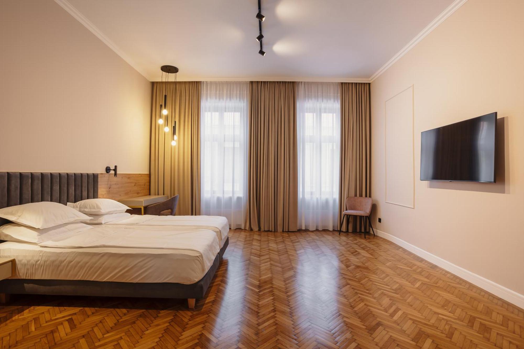 Bloom Downtown Suites Cluj Napoca Bagian luar foto