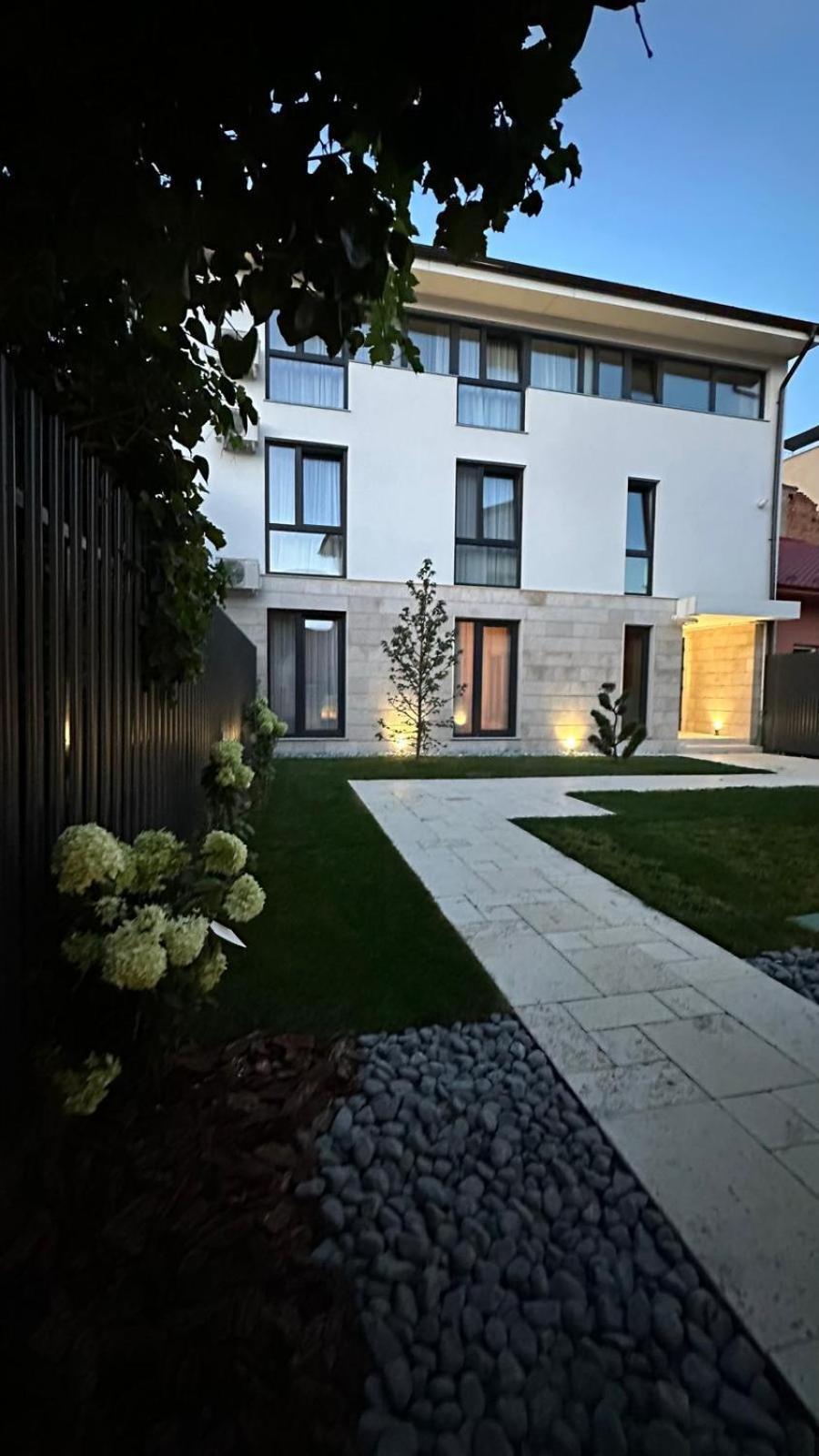 Bloom Downtown Suites Cluj Napoca Bagian luar foto