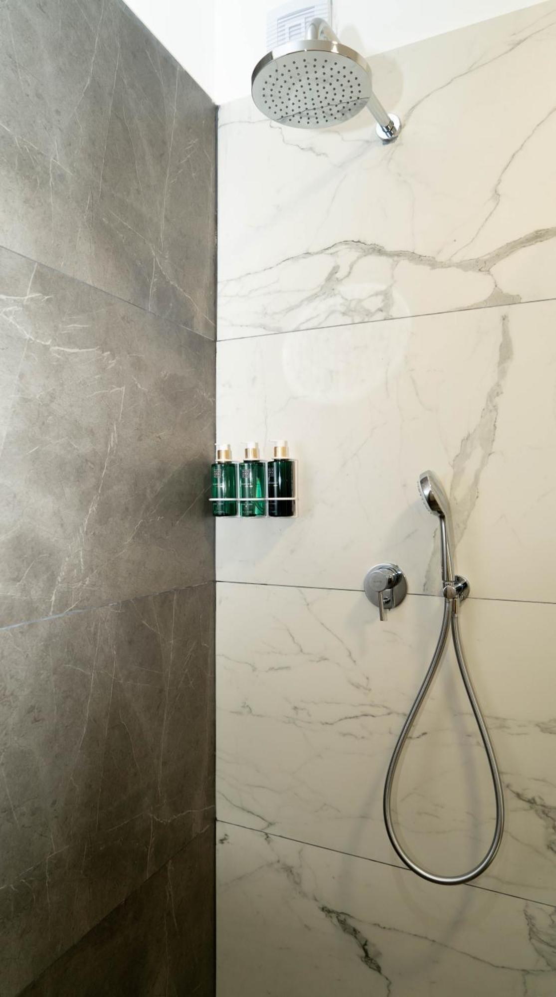 Bloom Downtown Suites Cluj Napoca Bagian luar foto