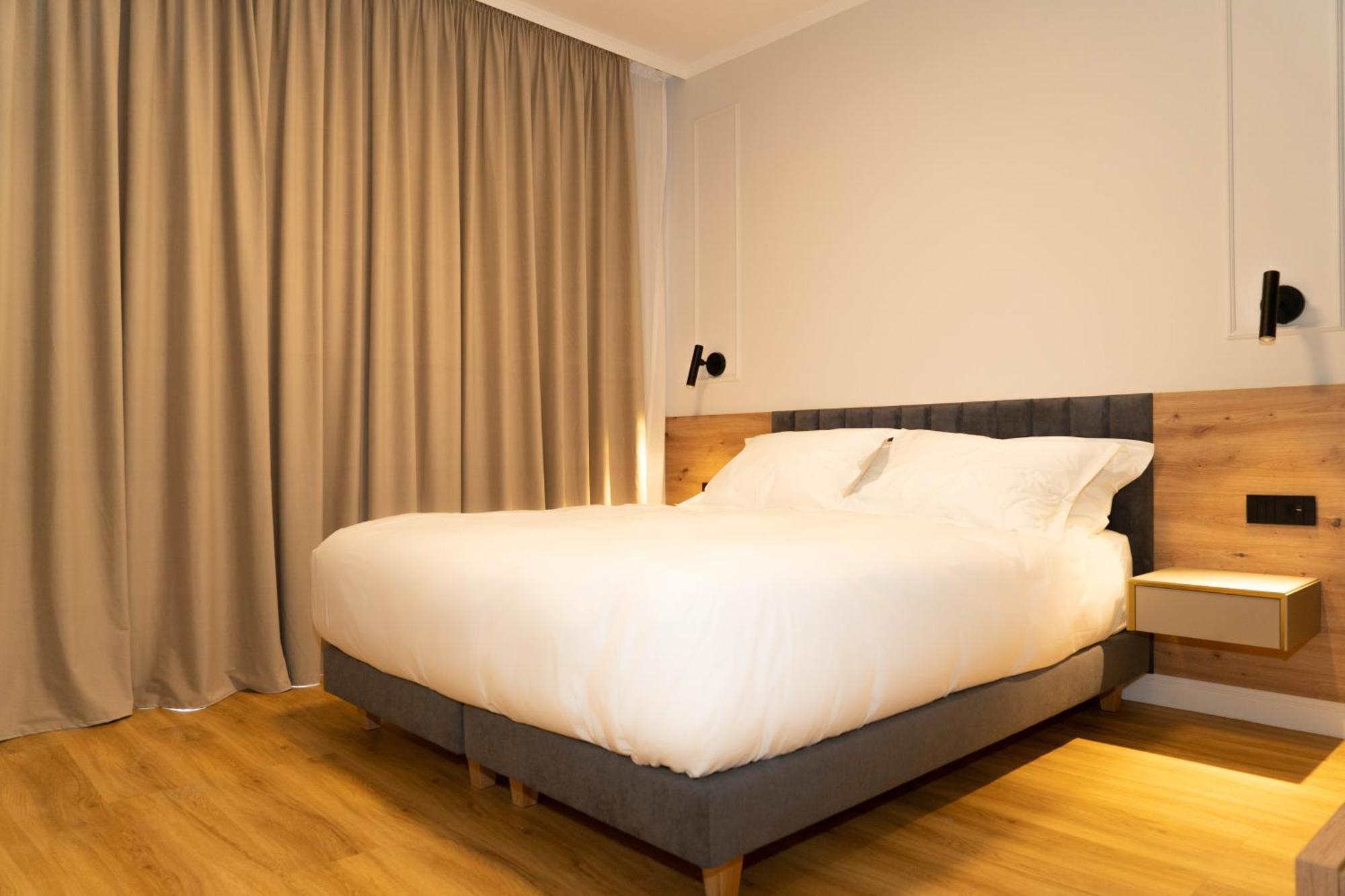Bloom Downtown Suites Cluj Napoca Bagian luar foto